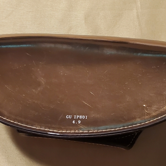 AUTHENTIC GUESS SUNGLASSES MAGNETIC FLIP CASE Metallic Bronze color with cloth. - Picture 2 of 3